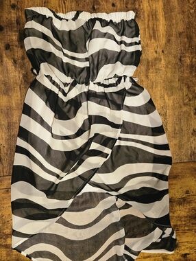 Women’s Strapless Black and White Wave-Print Dress